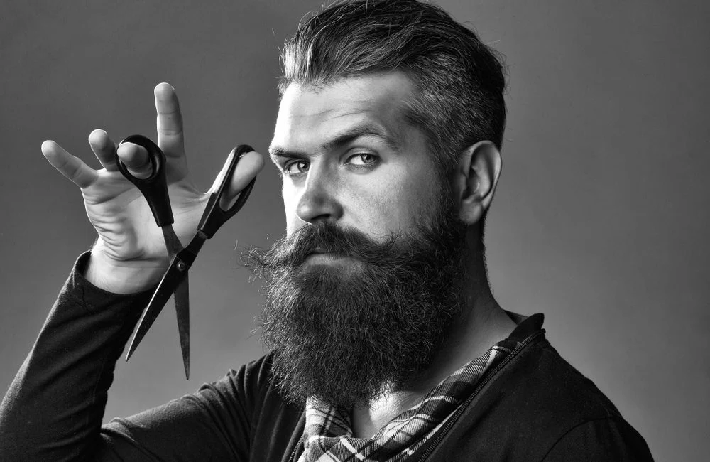 Comment tailler une barbe longue avec des ciseaux 
