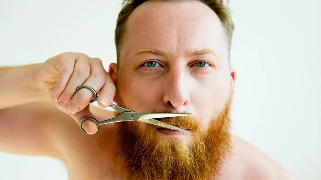 Comment tailler sa moustache Affinez les bords