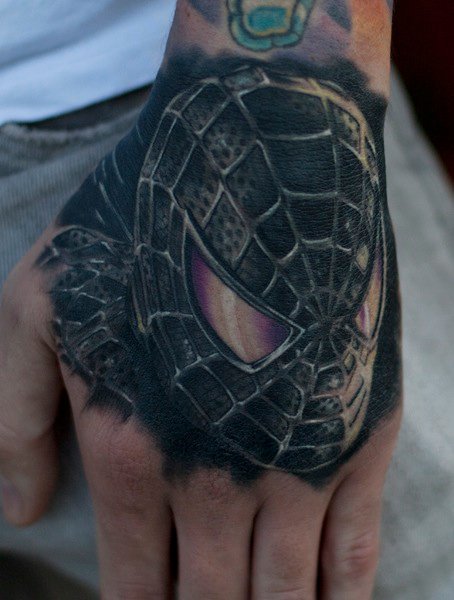 Tatouage Spider Man sur la main
