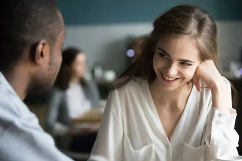 Comment complimenter une femme de manière sincère et impactante