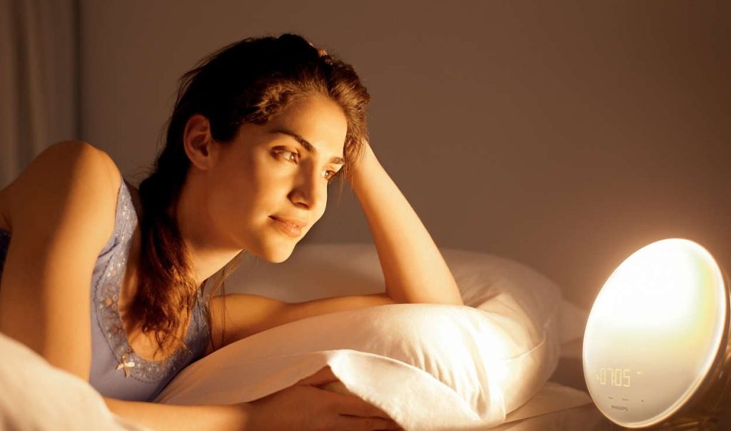 What are the benefits of a dawn simulator