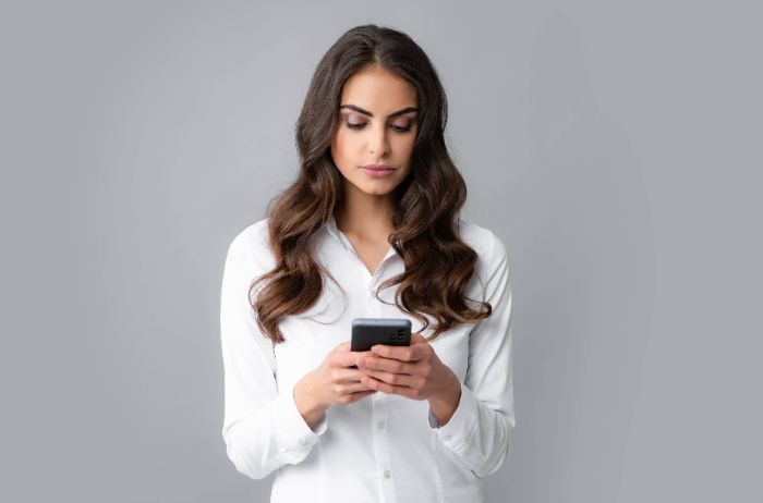Comment faire pour qu’il m’envoie un message en premier