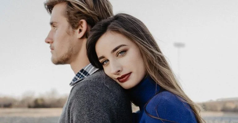 Il ne relance jamais la conversation